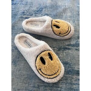 Luna Mellow Luxe Cream Yellow Smiley Happy Face House Slippers Women's XS 4 - 5